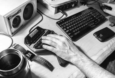 榜首大战1-0！米兰双杀国米！意甲争冠悬念重燃，手球未判引争议